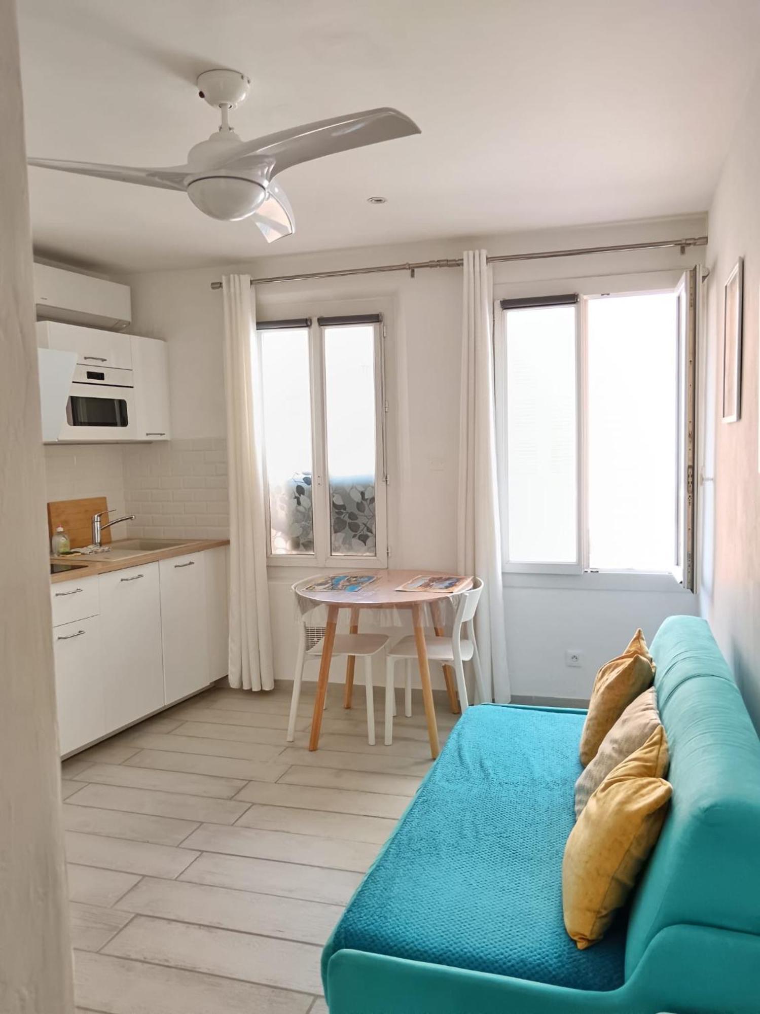 Superbe Studio Sur Le Port Et Rue Pietonne Sanary-sur-Mer Luaran gambar